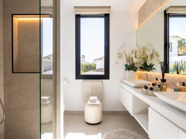 Villa con 4 Dormitorios  en Nueva Andalucía