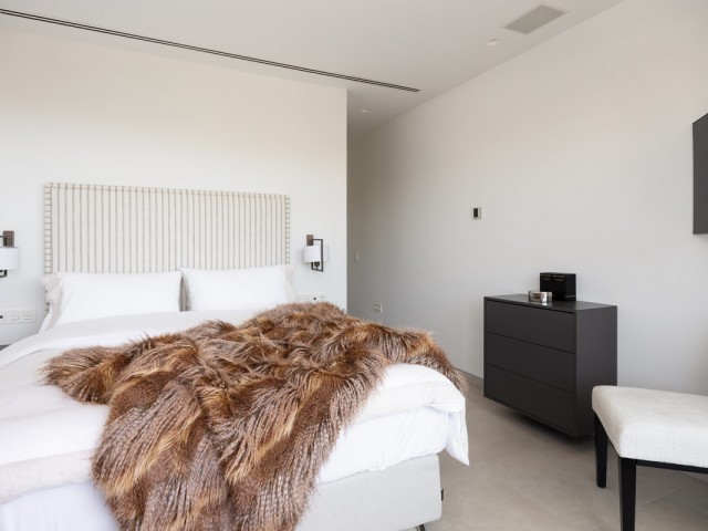 Villa con 4 Dormitorios  en Nueva Andalucía
