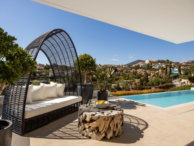 Villa con 4 Dormitorios  en Nueva Andalucía
