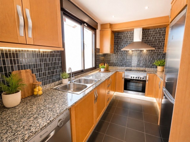 Apartamento con 3 Dormitorios  en New Golden Mile