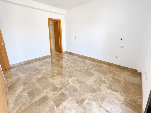 Apartamento con 3 Dormitorios  en New Golden Mile