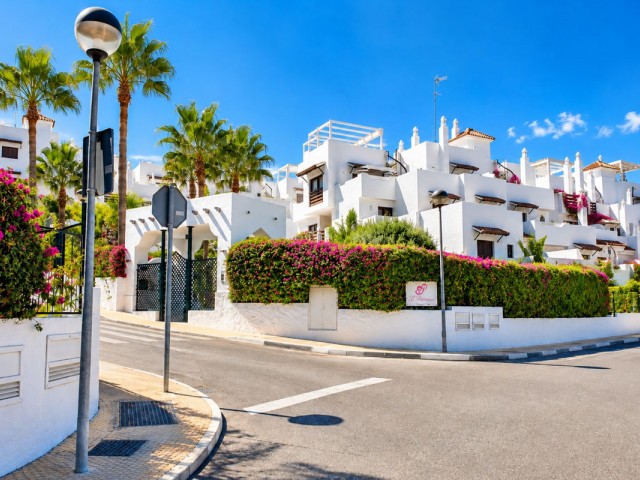 Apartamento con 3 Dormitorios  en New Golden Mile