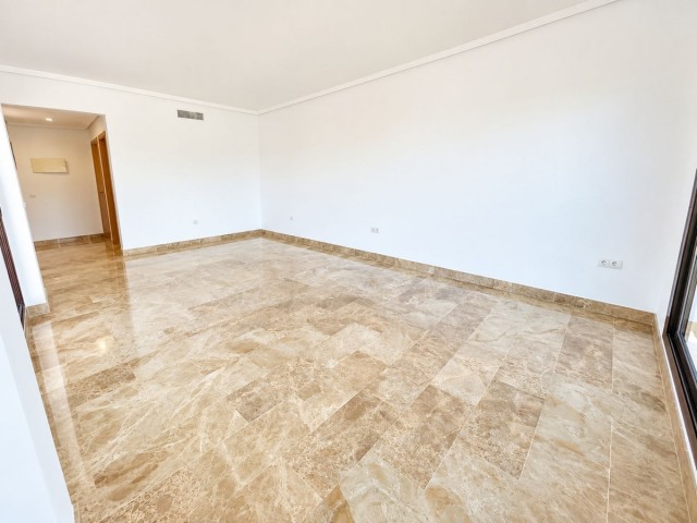 Apartamento con 3 Dormitorios  en New Golden Mile