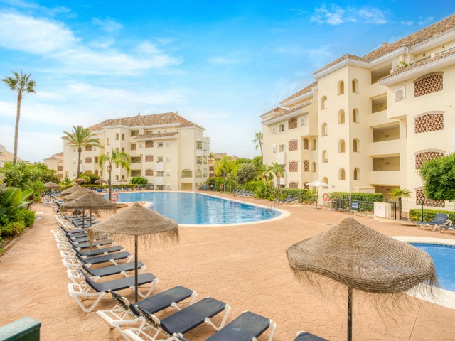 2 Bedrooms Apartment in Elviria