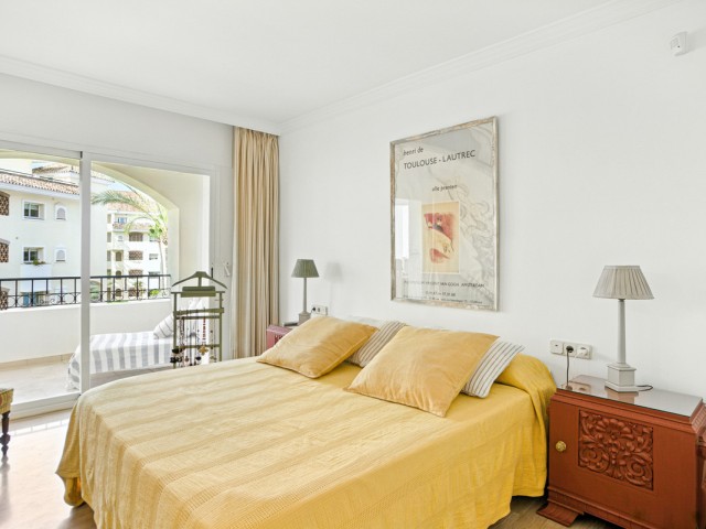 2 Bedrooms Apartment in Elviria