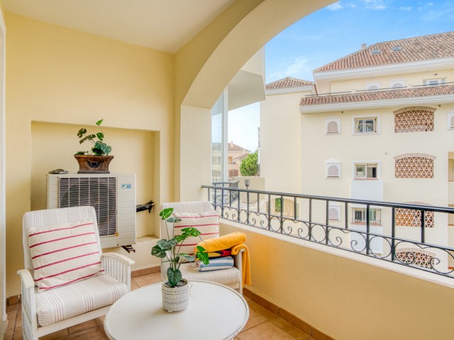 2 Bedrooms Apartment in Elviria