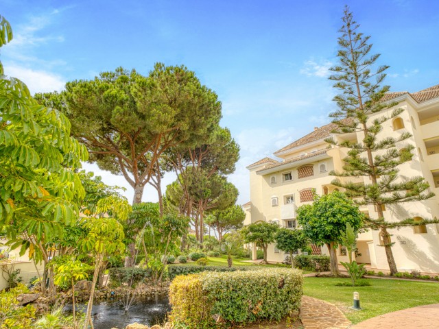 2 Bedrooms Apartment in Elviria