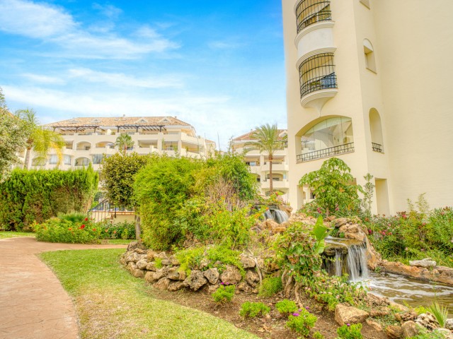 2 Bedrooms Apartment in Elviria