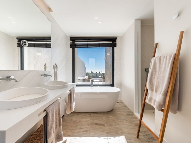 3 Bedrooms Townhouse in Cabopino