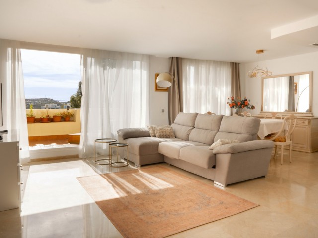 2 Bedrooms Apartment in Benahavís