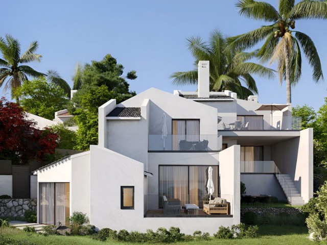 2 Bedrooms Townhouse in Estepona