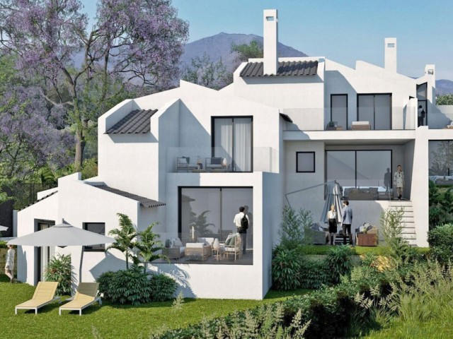 2 Bedrooms Townhouse in Estepona
