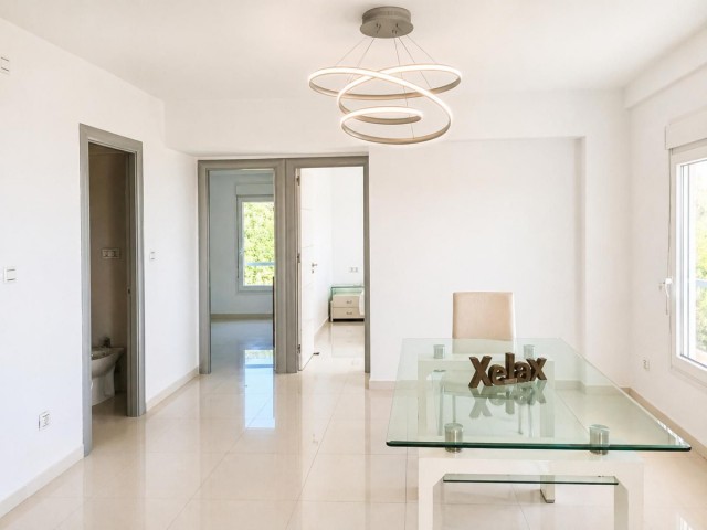 Huoneisto, La Carihuela, R5343232