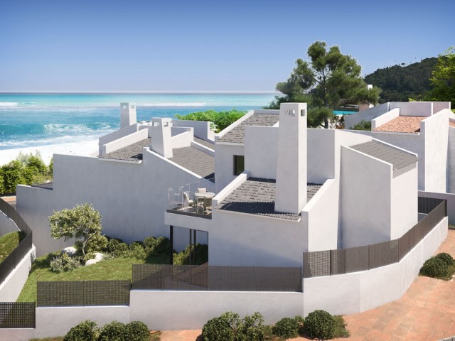 2 Bedrooms Townhouse in Estepona
