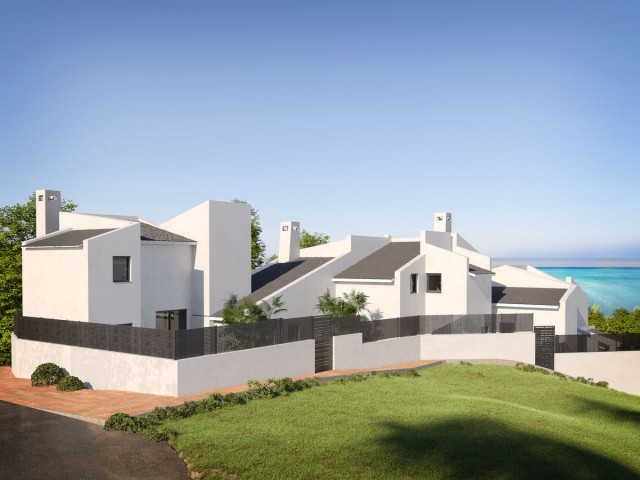 2 Bedrooms Townhouse in Estepona