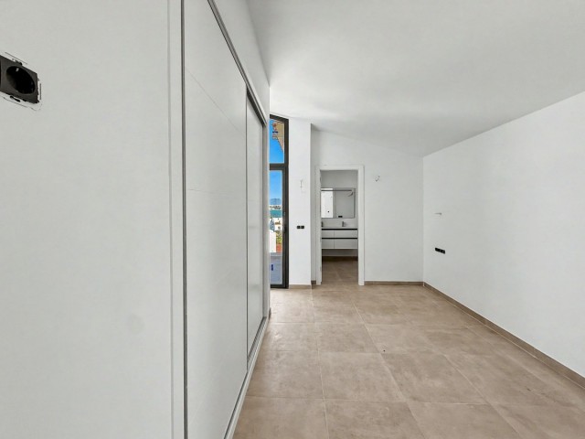 2 Bedrooms Townhouse in Estepona