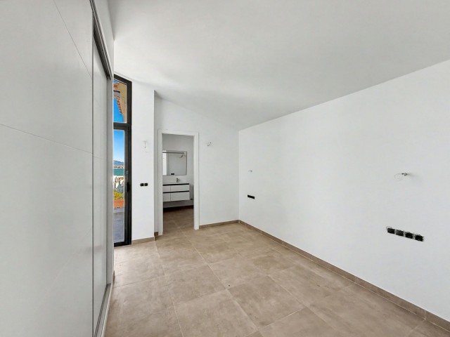 2 Bedrooms Townhouse in Estepona