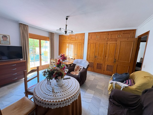 5 Bedrooms Townhouse in Estepona