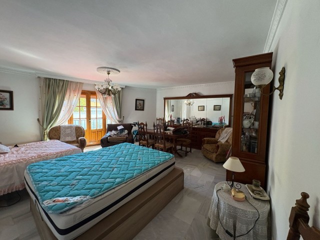 5 Bedrooms Townhouse in Estepona