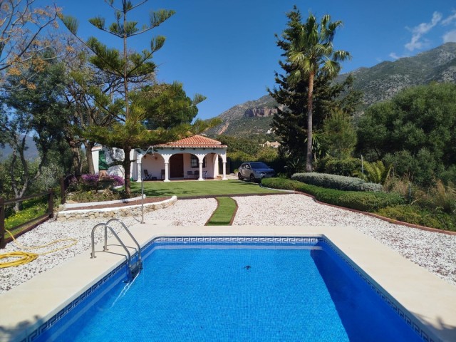 Villa avec 2 Chambres  à Istán