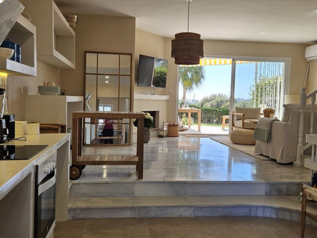 2 Bedrooms Townhouse in Calahonda