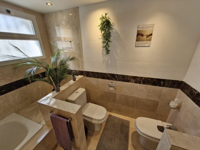 2 Bedrooms Apartment in Calahonda