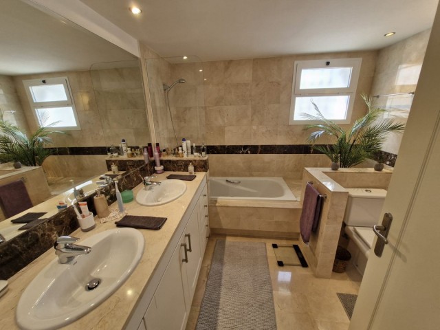 2 Bedrooms Apartment in Calahonda