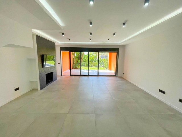 3 Bedrooms Townhouse in El Paraiso