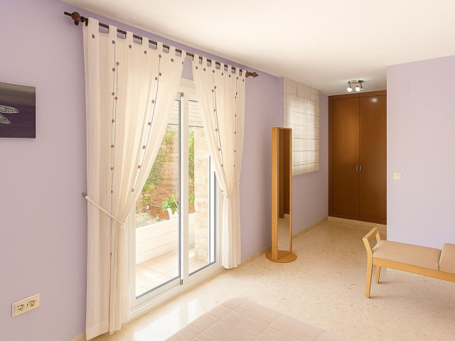 Penthouse avec 4 Chambres  à Mijas