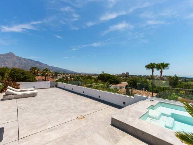 4 Schlafzimmer Villa in Nueva Andalucía