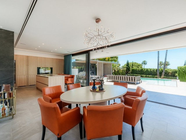 4 Schlafzimmer Villa in Nueva Andalucía