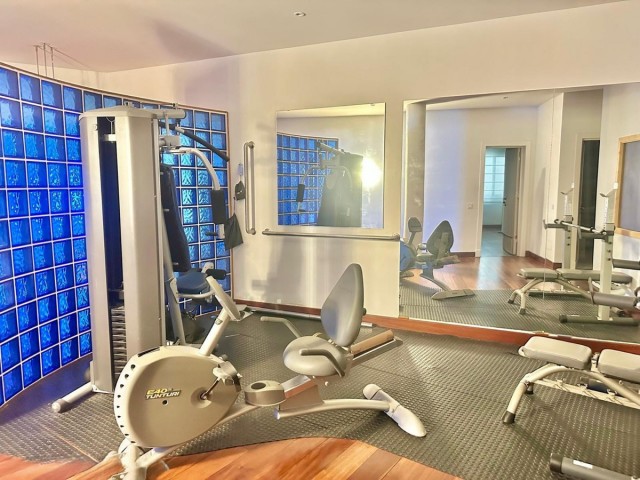 4 Bedrooms Villa in Benahavís