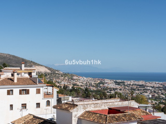 Maison mitoyenne avec 4 Chambres  à Benalmadena Pueblo