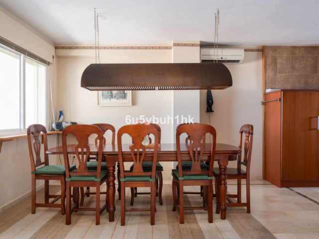 Maison mitoyenne avec 4 Chambres  à Benalmadena Pueblo