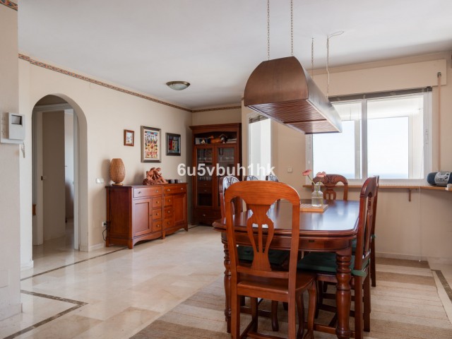 Maison mitoyenne avec 4 Chambres  à Benalmadena Pueblo