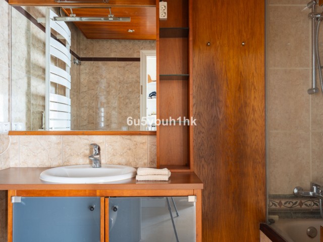 Maison mitoyenne avec 4 Chambres  à Benalmadena Pueblo