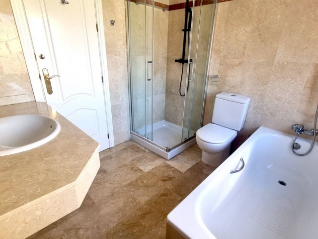 3 Bedrooms Townhouse in Nueva Andalucía