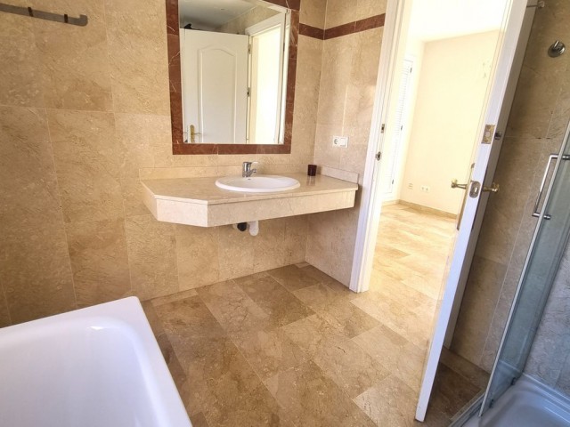 3 Bedrooms Townhouse in Nueva Andalucía