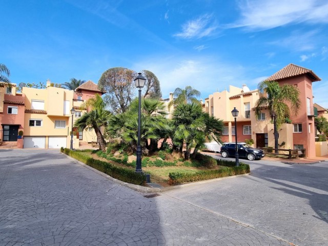 3 Bedrooms Townhouse in Nueva Andalucía