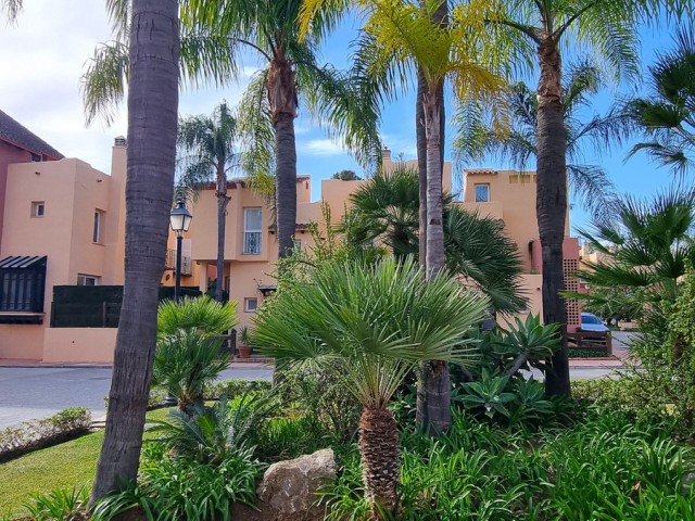 3 Bedrooms Townhouse in Nueva Andalucía