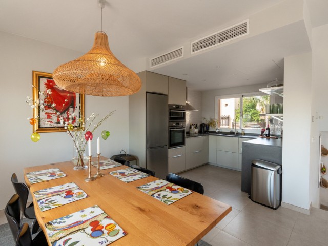 4 Bedrooms Townhouse in Nueva Andalucía