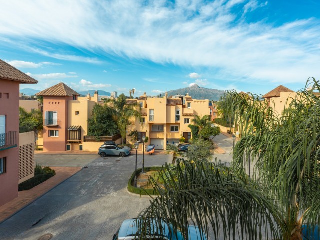 4 Bedrooms Townhouse in Nueva Andalucía