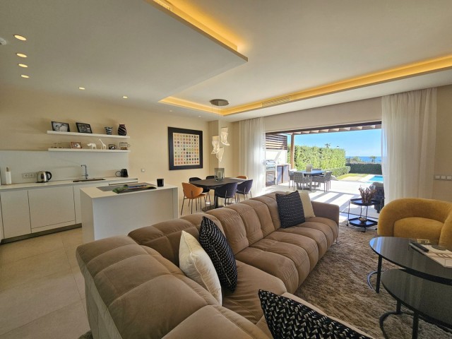 4 Bedrooms Townhouse in New Golden Mile