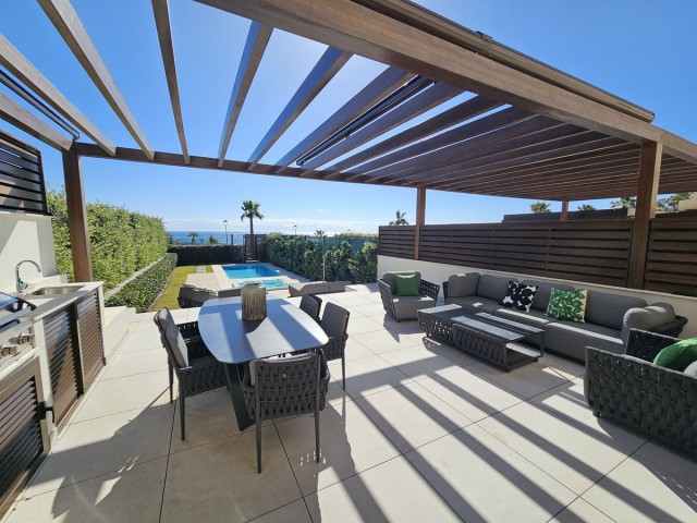 4 Bedrooms Townhouse in New Golden Mile