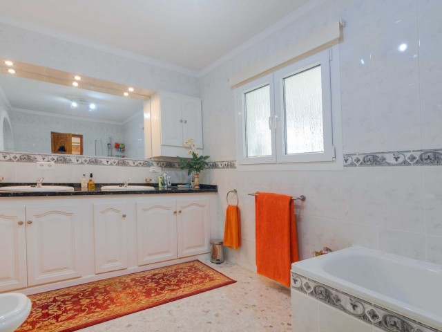 4 Schlafzimmer Villa in Estepona