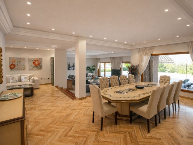 7 Soveroms Villa i Puerto Banús