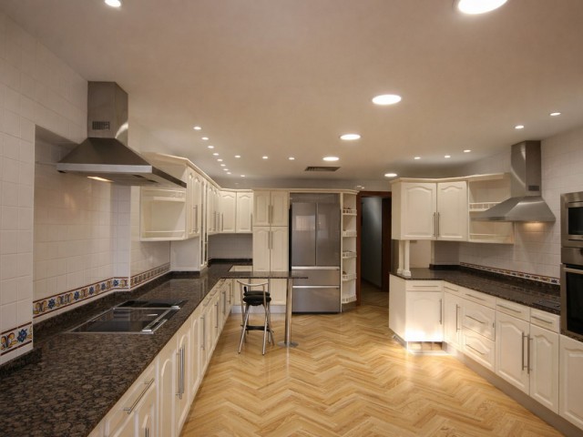 7 Soveroms Villa i Puerto Banús
