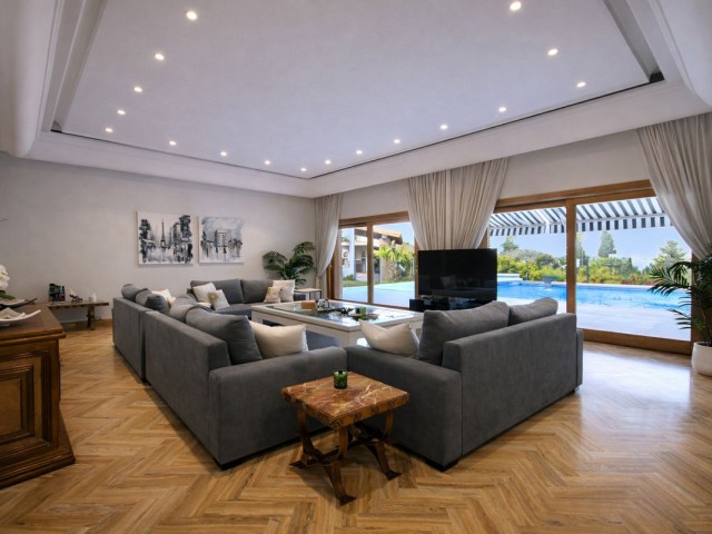 7 Soveroms Villa i Puerto Banús