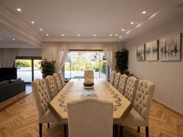 7 Soveroms Villa i Puerto Banús
