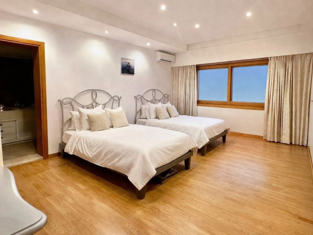 7 Soveroms Villa i Puerto Banús
